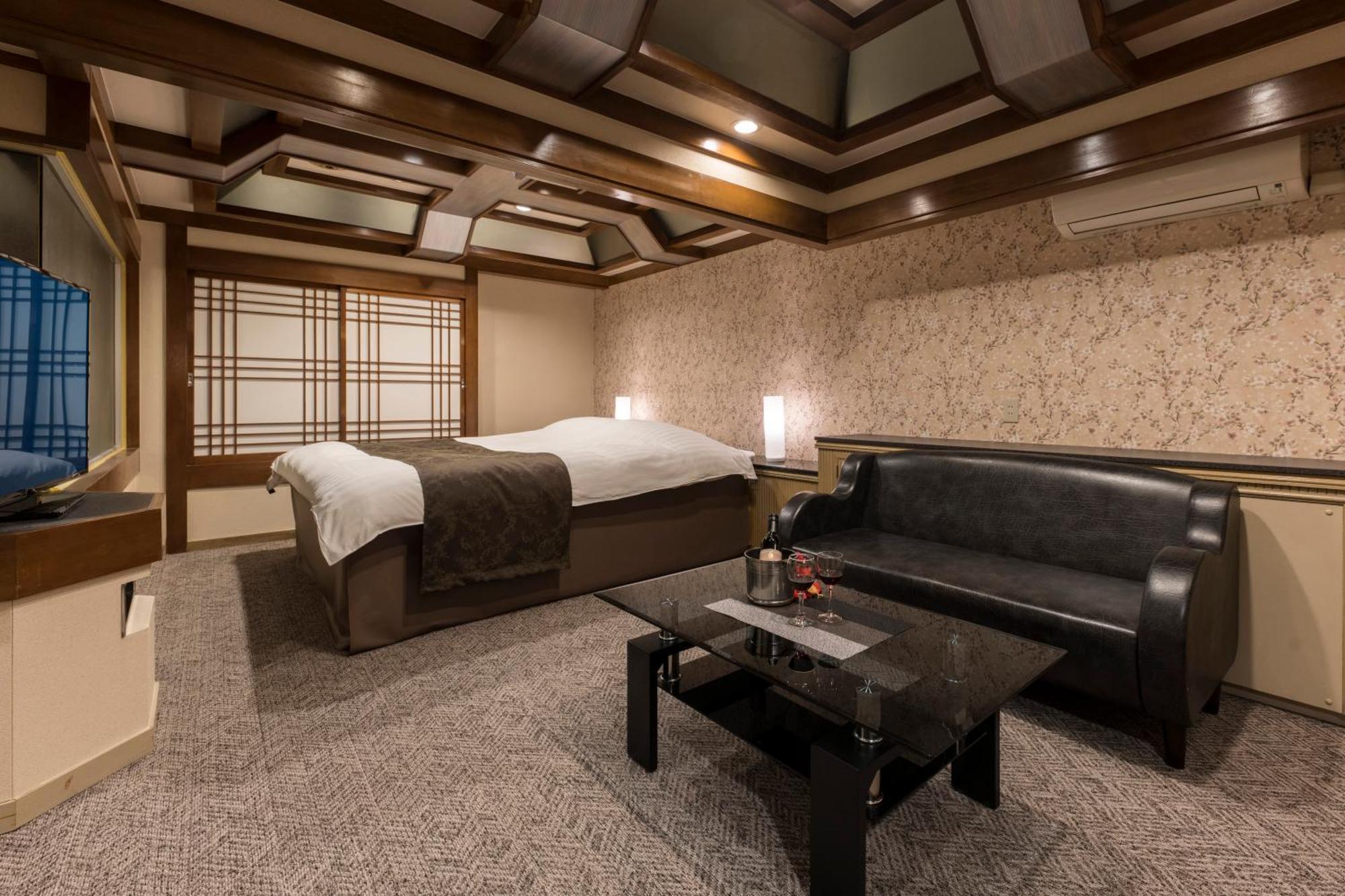 ホテル ジュエリージュエリー 十三 (Adults Only) Ōsaka Exterior foto