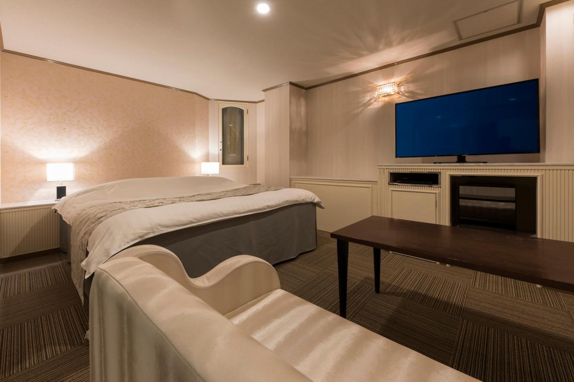 ホテル ジュエリージュエリー 十三 (Adults Only) Ōsaka Exterior foto