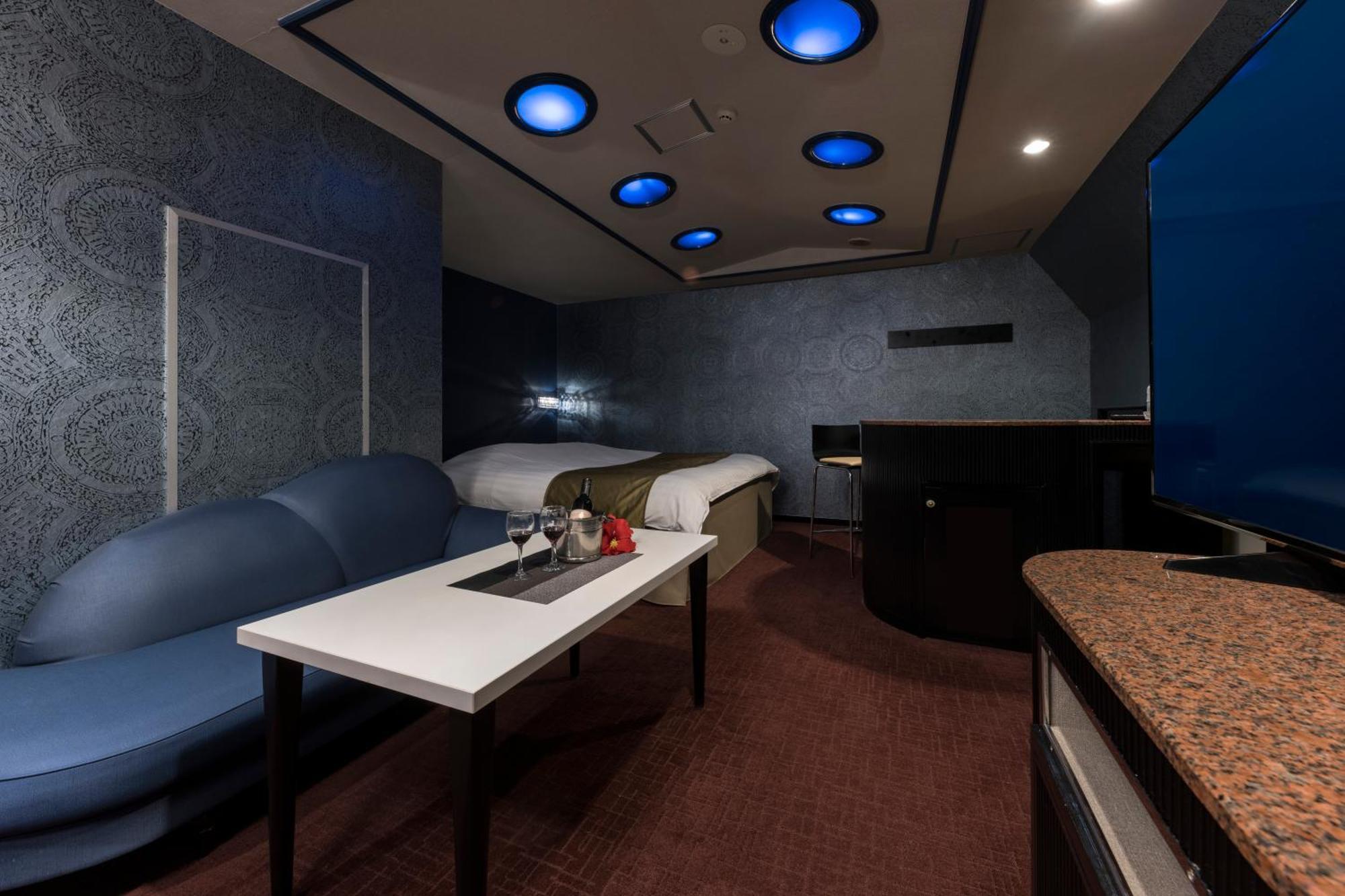 ホテル ジュエリージュエリー 十三 (Adults Only) Ōsaka Exterior foto